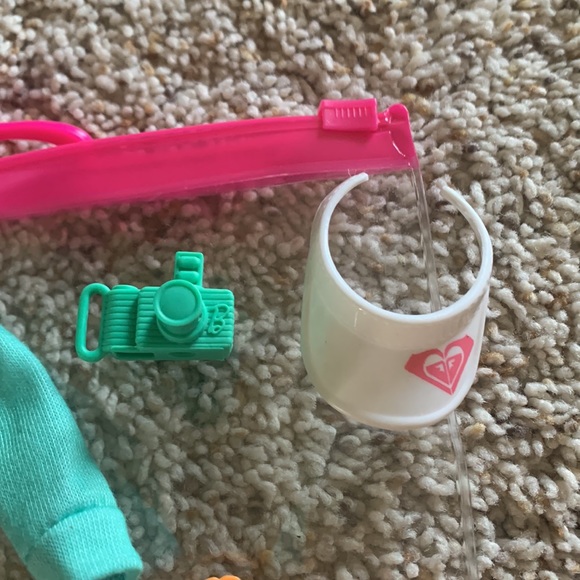 Barbie Roxy Fashion Pack Outfit - Picture 2 of 6